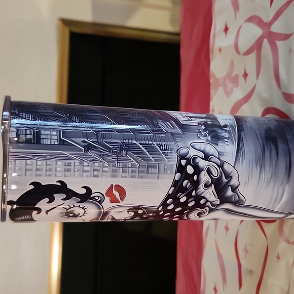 Betty Boop Kissing 💋 Tumbler.  20oz NWT Hand Crafted - Picture 4 of 10